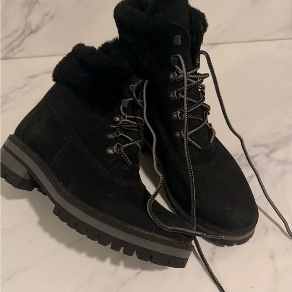 Black suede fur trim Timberland booties - Picture 2 of 10